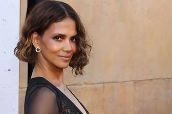 Halle Berry: Bei einer Filmpremiere zeigte die Schauspielerin viel Haut.