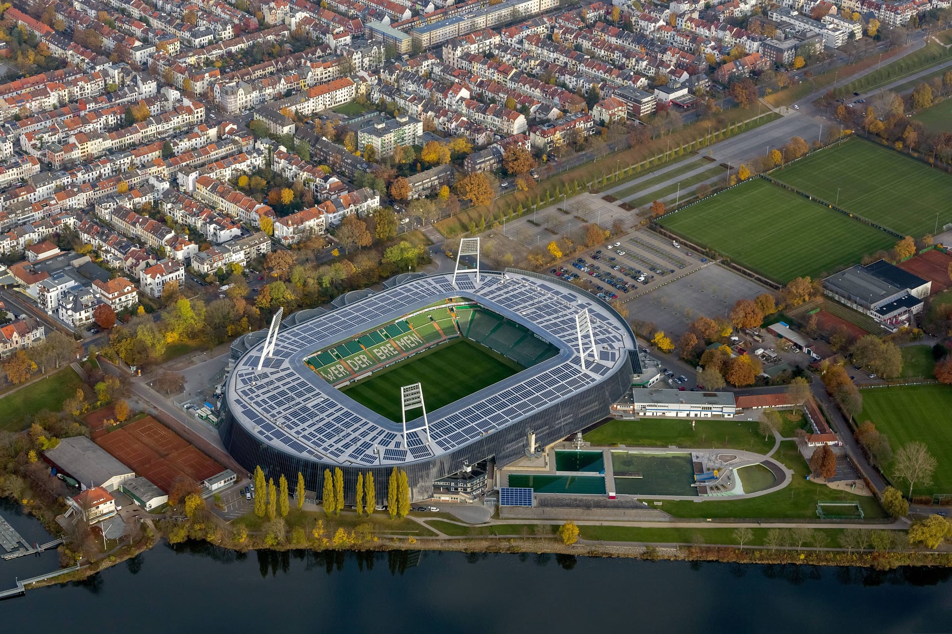 Luftaufnahme des Bremer Stadionbades (Archivfoto): Einen solchen Fall wie am Montag habe es in Bremen noch nie gegeben, hieß es.