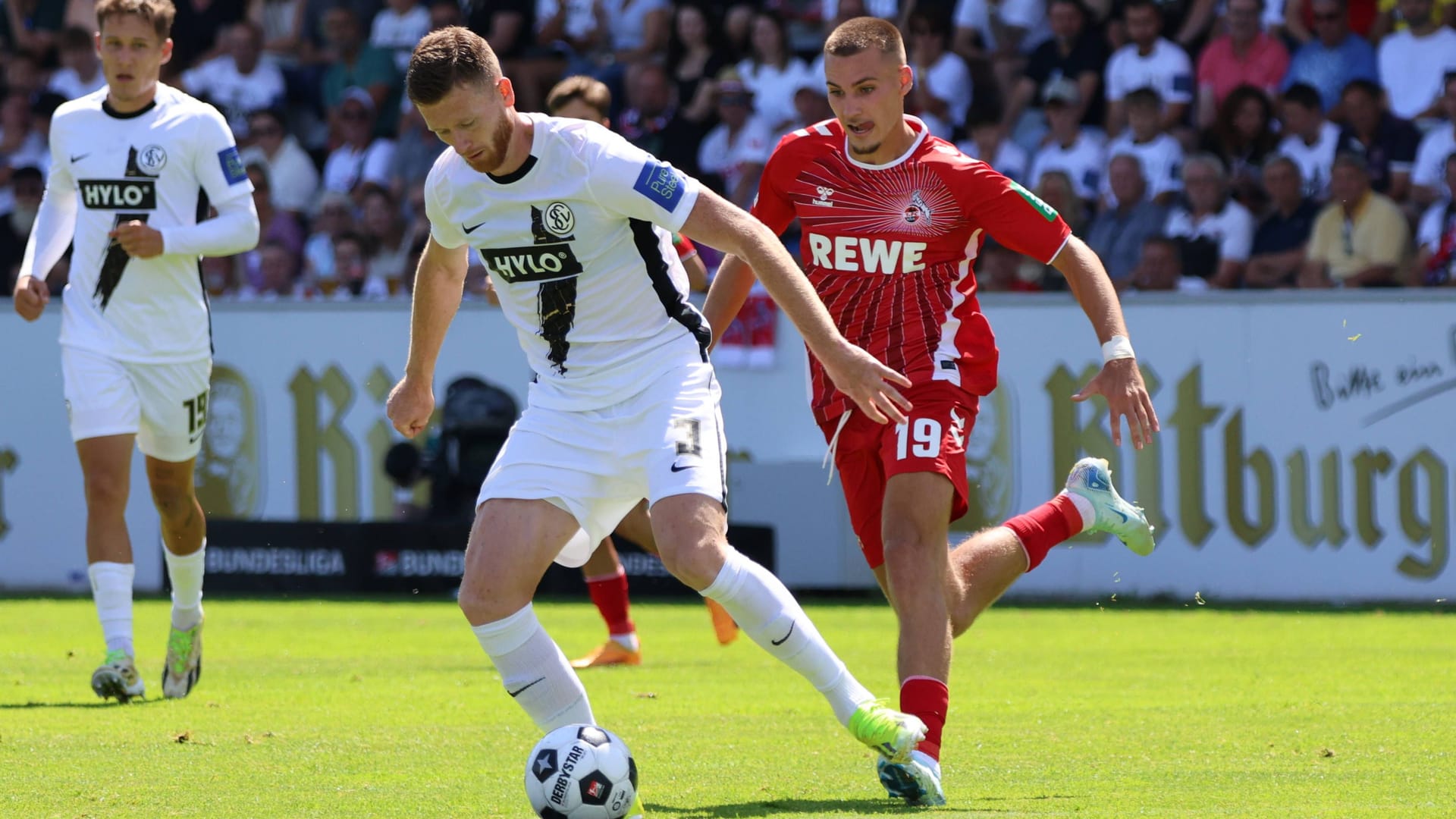 Tim Lemperle (rechts) jagt Florian Le Joncour: Die Elversberger hatten Köln am Rande einer Niederlage.