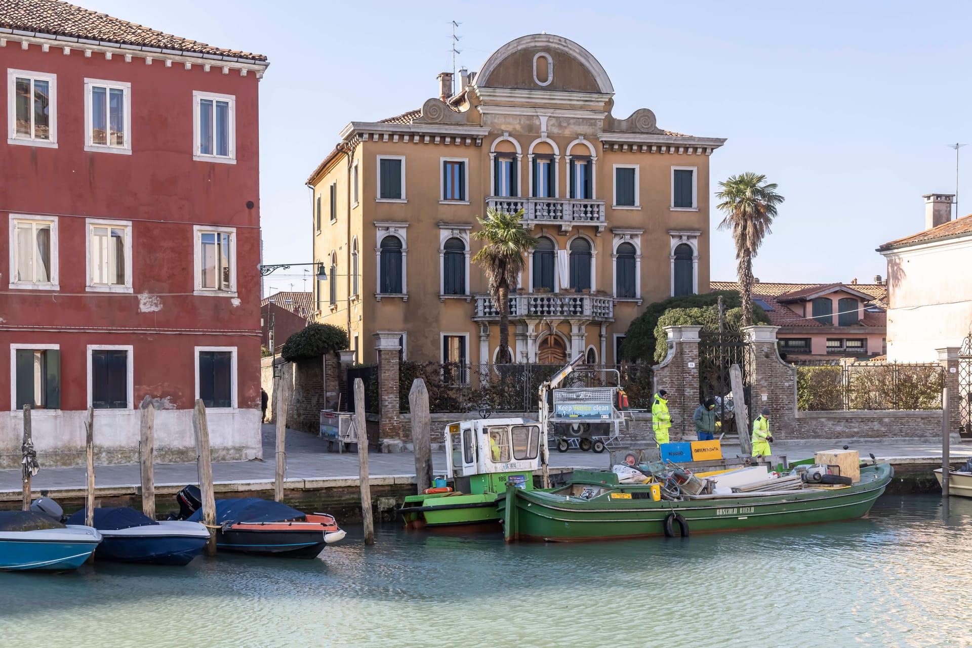 Komplizierte Müllabfuhr in Venedig: Der Abfall wird per Boot eingesammelt.