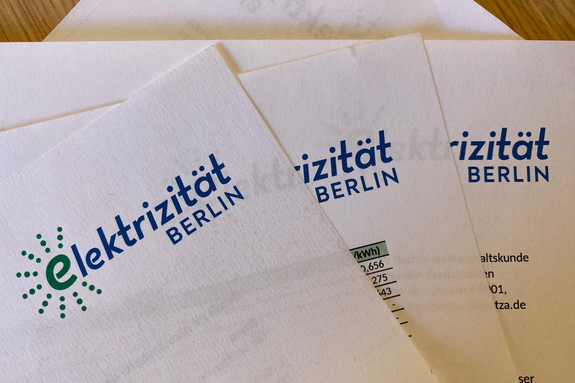 Das Logo von Elektrizität Berlin (Symbolbild): Das Unternehmen soll seinen Kunden unter anderem Rechnungen nicht im vorgegebenen Zeitraum geschickt haben.