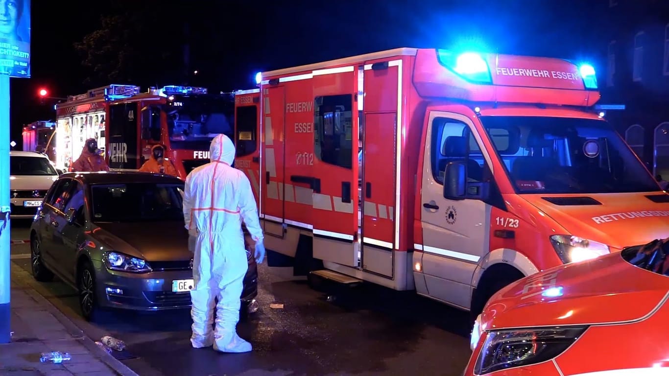 Großeinsatz auf der Katernberger Straße in Essen: Ein Mann wurde hier mit einer unbekannten Flüssigkeit übergossen.