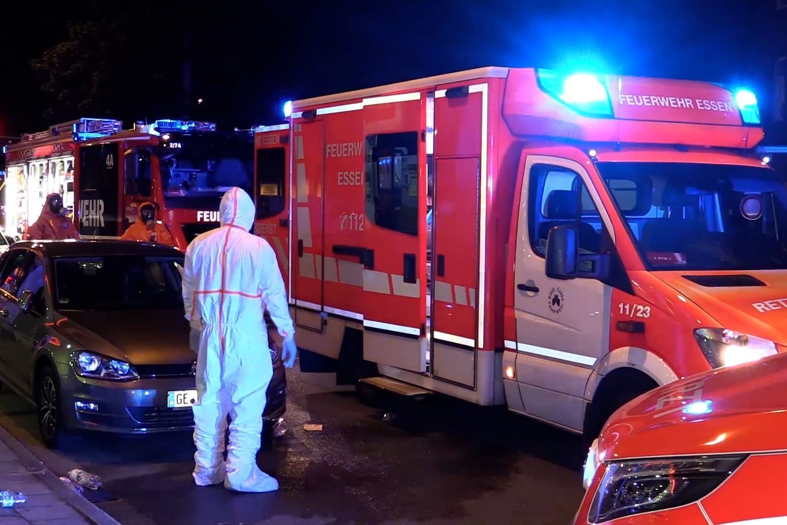 Großeinsatz auf der Katernberger Straße in Essen: Ein Mann wurde hier mit einer unbekannten Flüssigkeit übergossen.