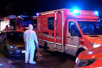 Großeinsatz auf der Katernberger Straße in Essen: Ein Mann wurde hier mit einer unbekannten Flüssigkeit übergossen.