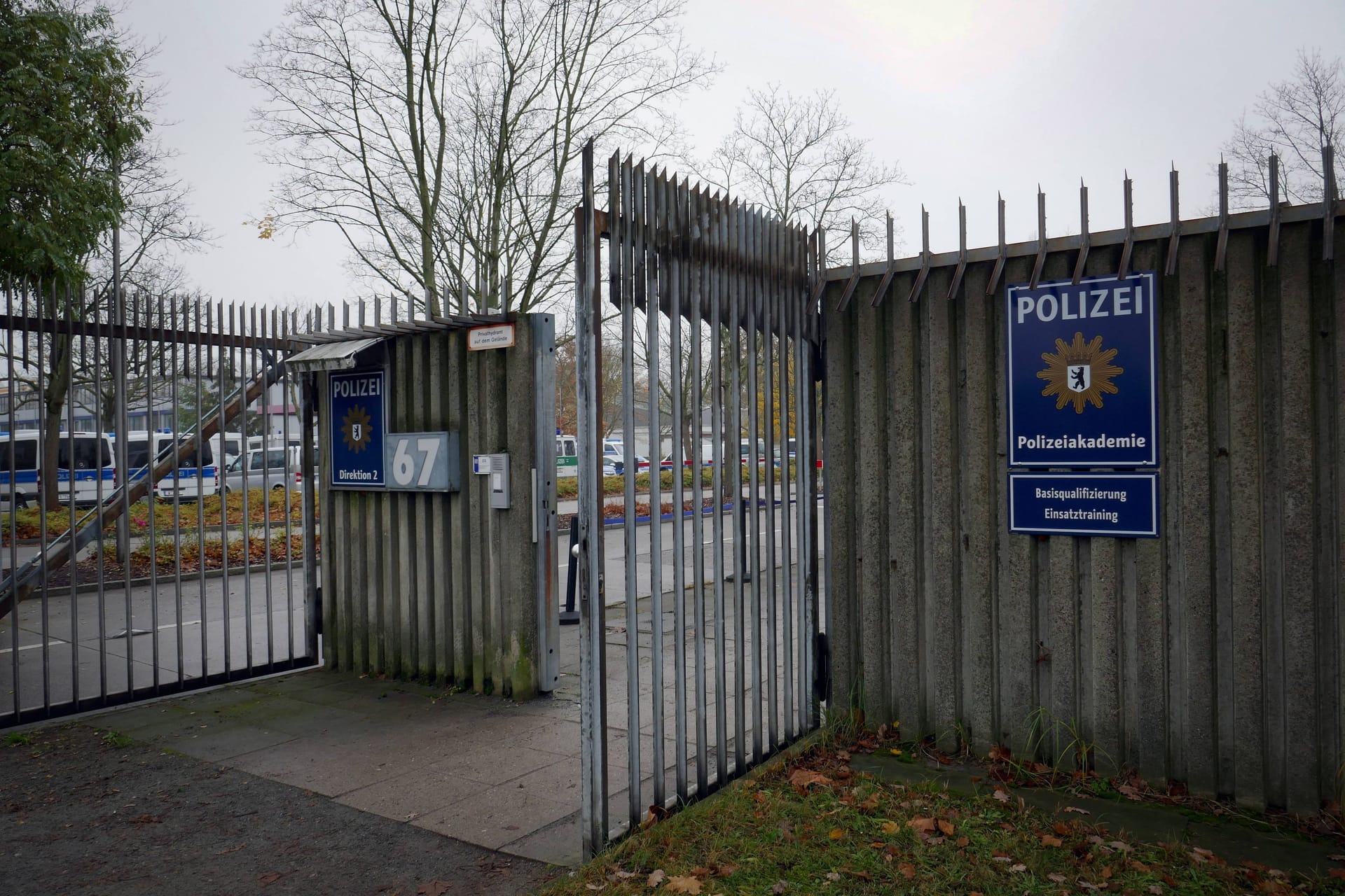 Die Polizei-Akademie in Spandau (Archivfoto): Gegen einen Ausbilder der Einrichtung ermittelt die Polizei.