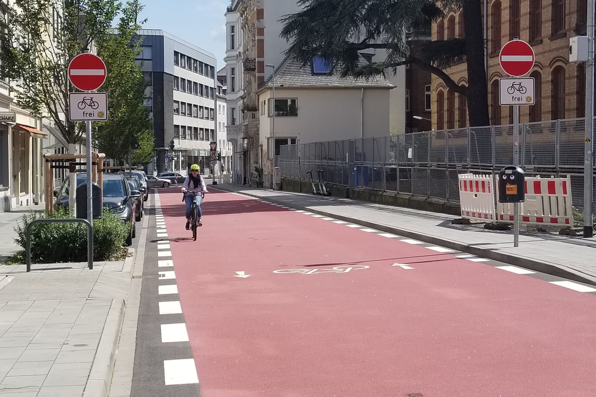 Die Lothringerstraße in Aachen (Symbolbild): Auch der Karlsgraben bekommt eine rot-markierte neue Fahrradstraße.