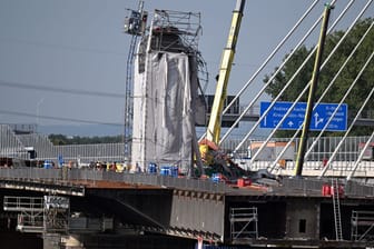 Toter und Verletzte bei Unfall an Leverkusener Brücke