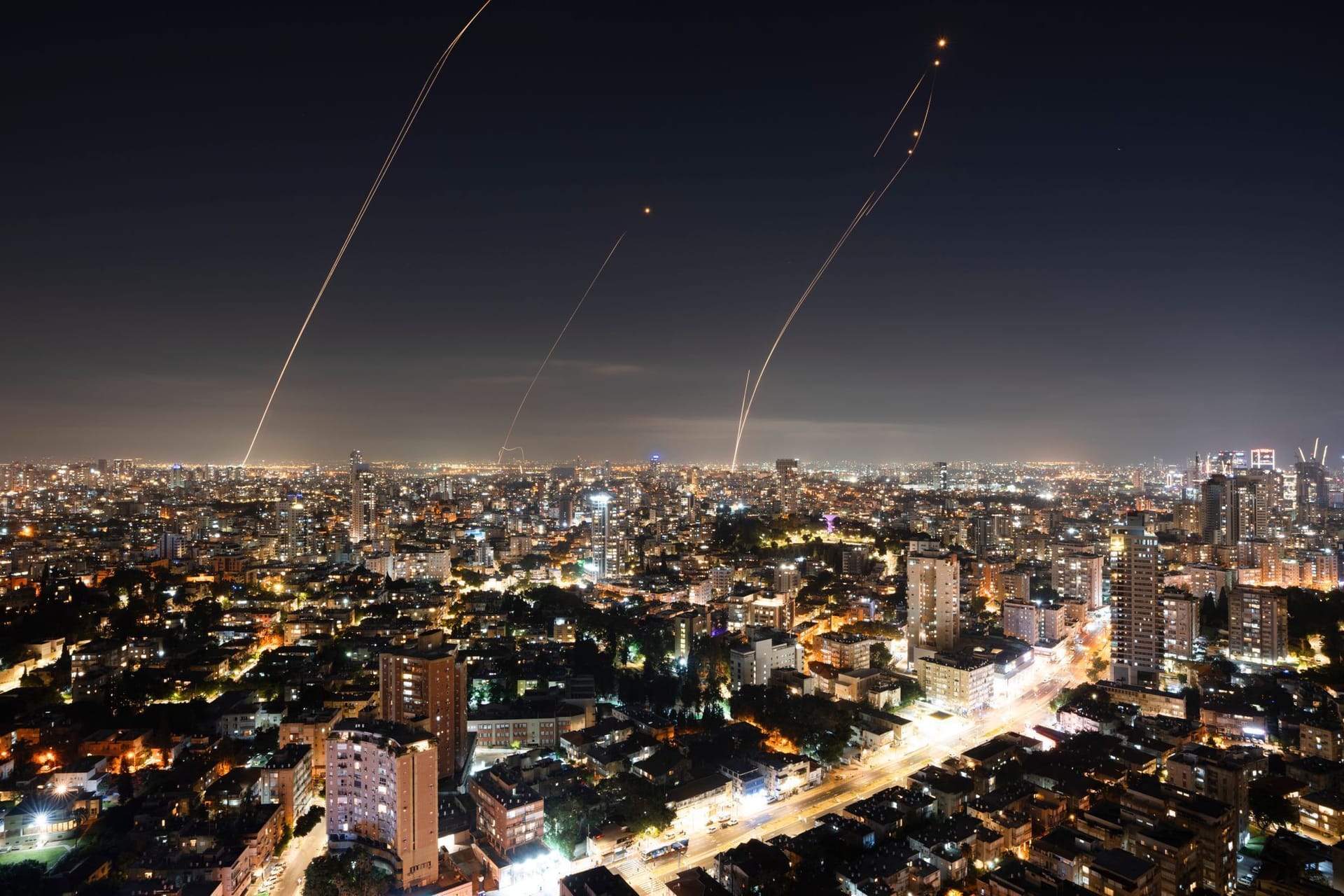 Die israelische Luftabwehr schoss gestern Abend eine aus dem Gazastreifen abgefeuerte Rakete ab.