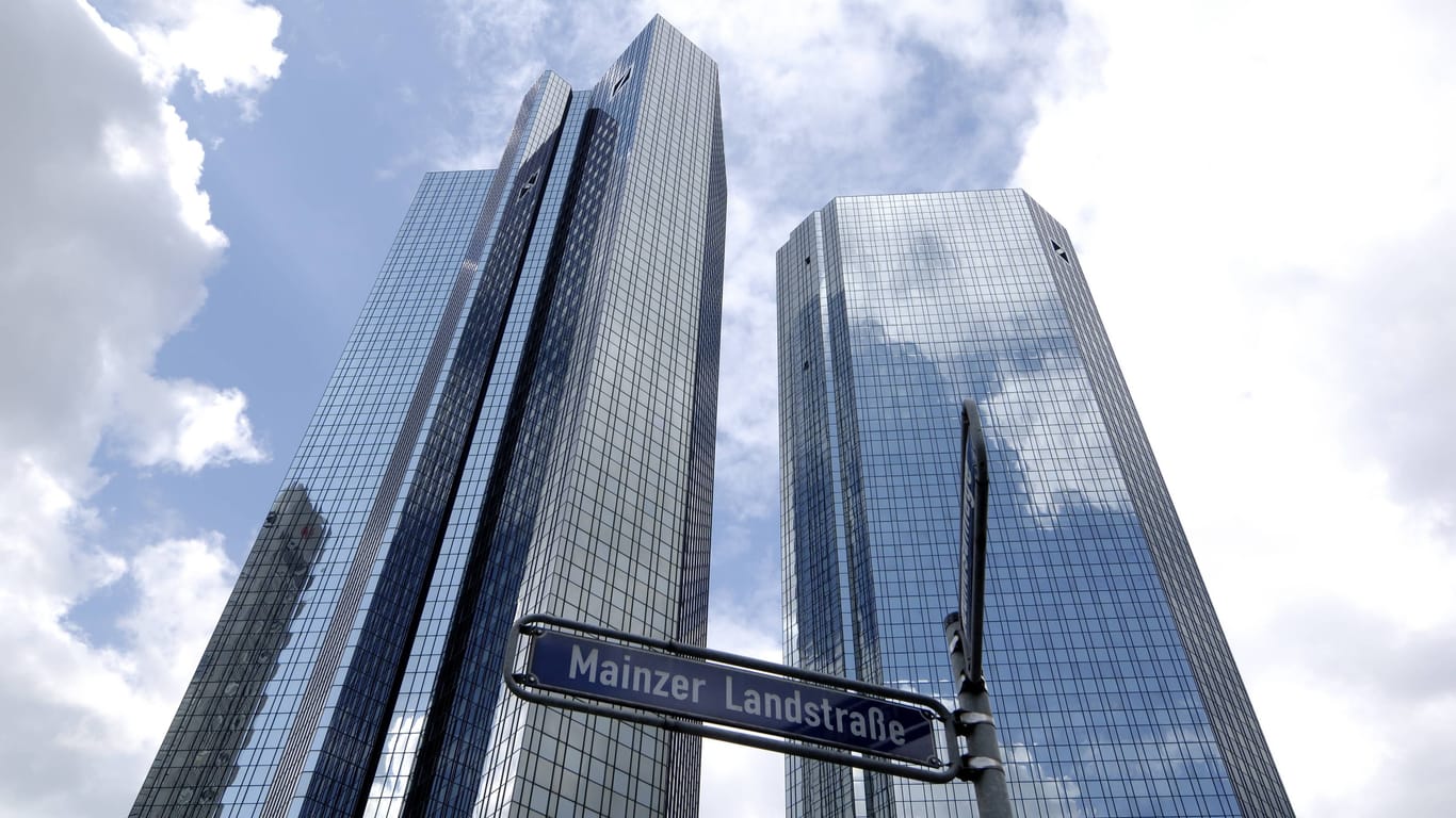 Straßenschild Mainzer Landstraße in Frankfurt (Archivbild): Hier kommt es zu Einschränkungen im Verkehr.