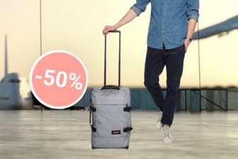 Ab in den Urlaub: Amazon hat Koffer und Taschen von Eastpak radikal reduziert im Angebot.