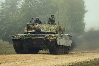 Challenger-2-Panzer (Archivbild): Diese Panzer sollen bei der ukrainischen Offensive in Kursk im Einsatz sein.