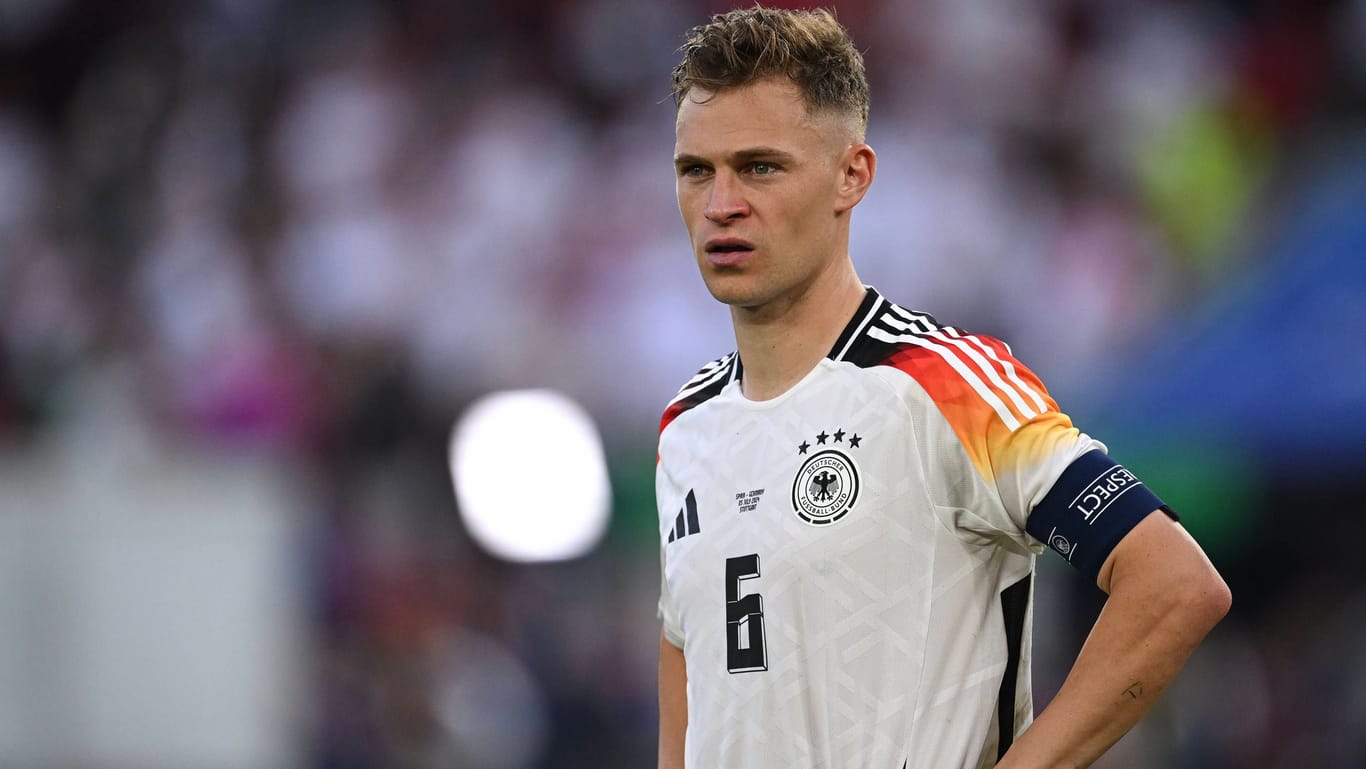 Kein ungewohntes Bild: Im EM-Viertelfinale gegen Spanien übernahm Kimmich nach der Auswechslung von Ilkay Gündoğan die Kapitänsbinde.