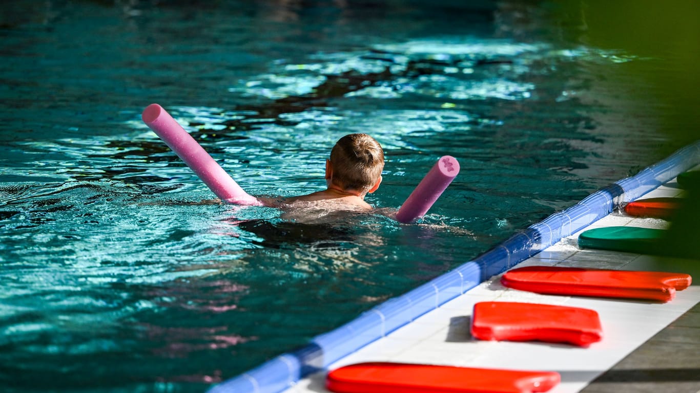 Wenn Kinder sicher schwimmen können, geht auch die Gefahr von Badeunfällen zurück