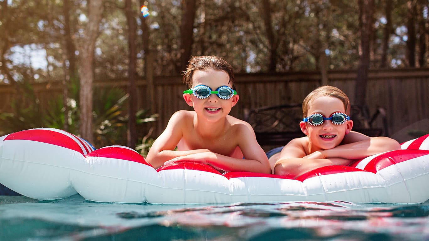 Kinder im Freibad (Symbolfoto): Im Bäderland fürchtet man um die Sicherheit der kleinen Badegäste.