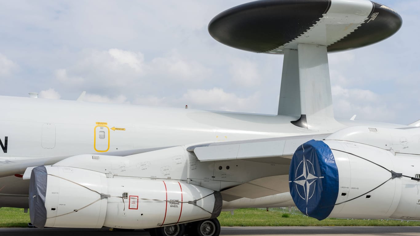 Ein Awacs-Überwachungsflugzeug (Archivbild): Einige sind in Geilenkirchen stationiert.