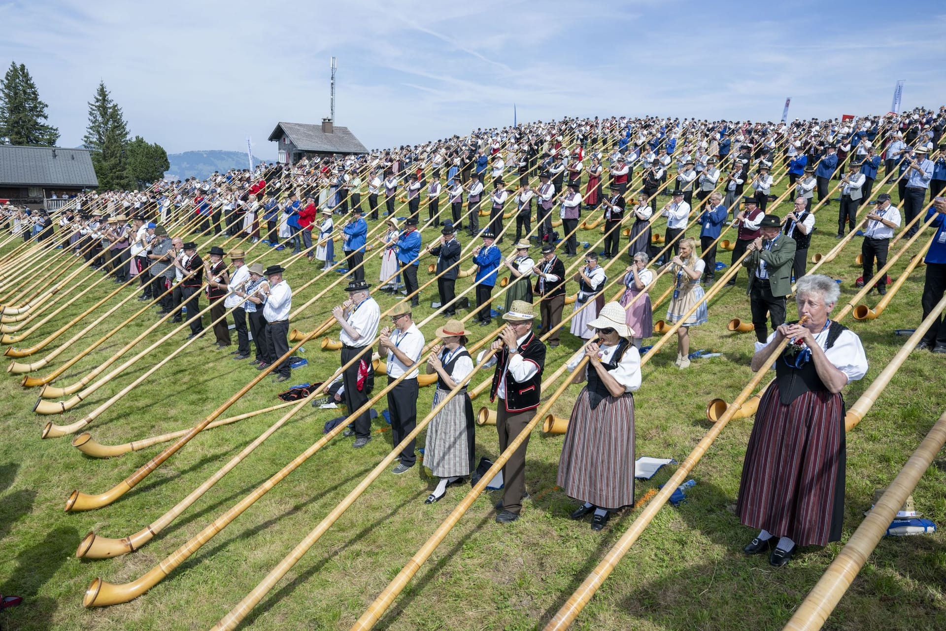 Guinness-Weltrekord im Alphorn-Blasen der Schweiz