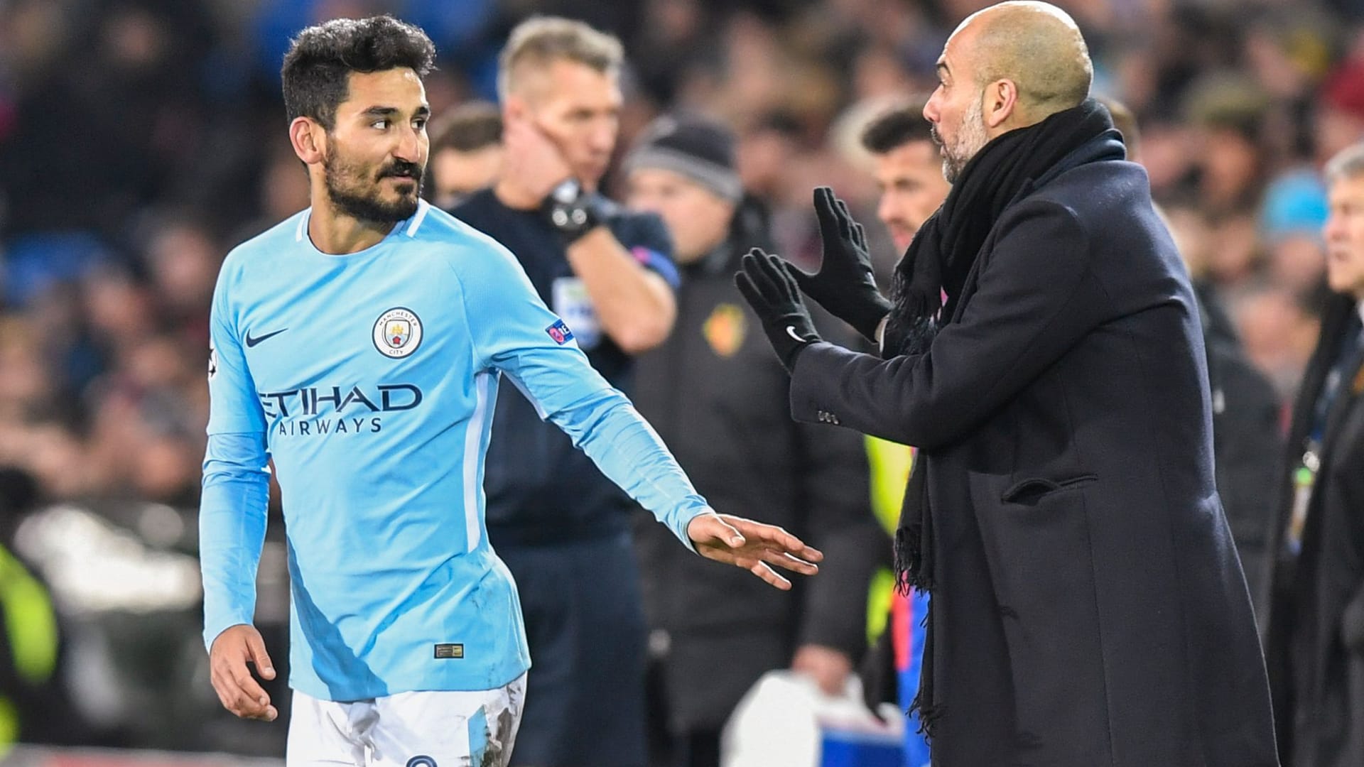 Ilkay Gündogan (l) und Pep Guardiola