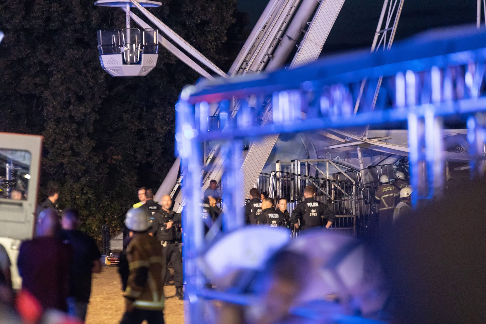 Polizeieinsatz nach Brand von Riesenradgondel.