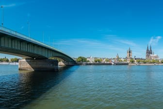 Die Deutzer Brücke (Symbolbild): Einmal im Jahr kann sie von innen besichtigt werden.