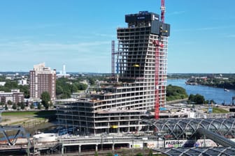 Der Rohbau des Elbtowers in der Hamburger Hafencity: Trotz zahlreicher Verzögerungen ist der Elbtower das einzige Gebäude, bei dem der Bau komplett stillstehe, sagt der Senat.