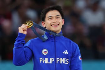 Turnolympiasieger Carlos Yulo: Der philippinische Goldmedaillengewinner wird nach seinem Sieg reichlich belohnt.