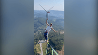 Slackline-Rekord: Deutsche Athletin balanciert in 150..