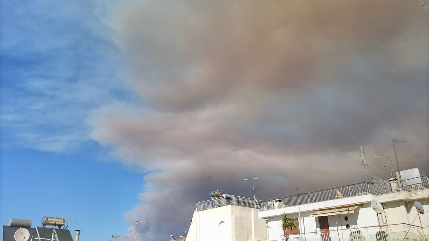 Großbrand nördlich von Athen