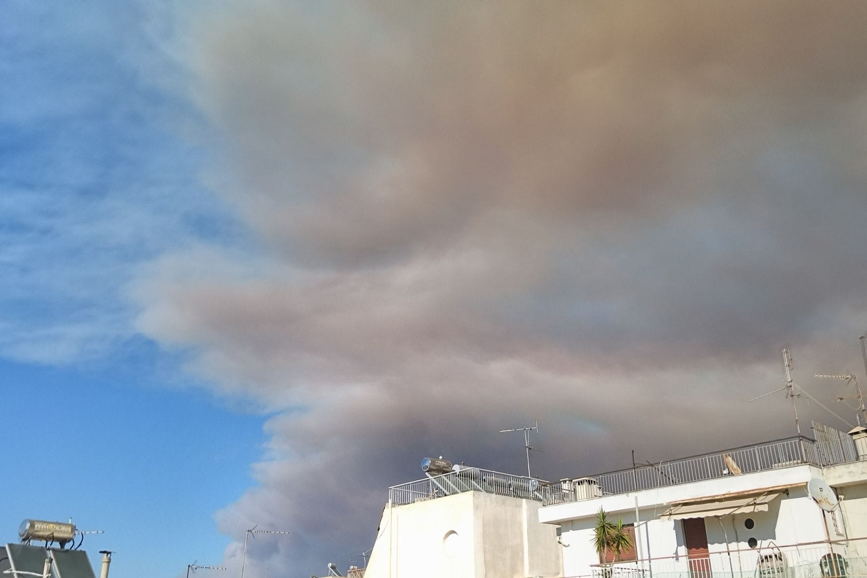 Großbrand nördlich von Athen