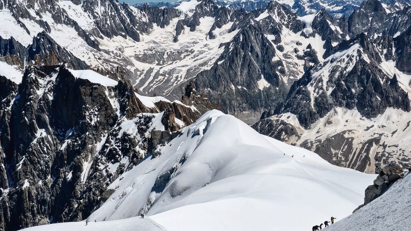 Suche nach vermissten Deutschen am Mont Blanc geht weiter