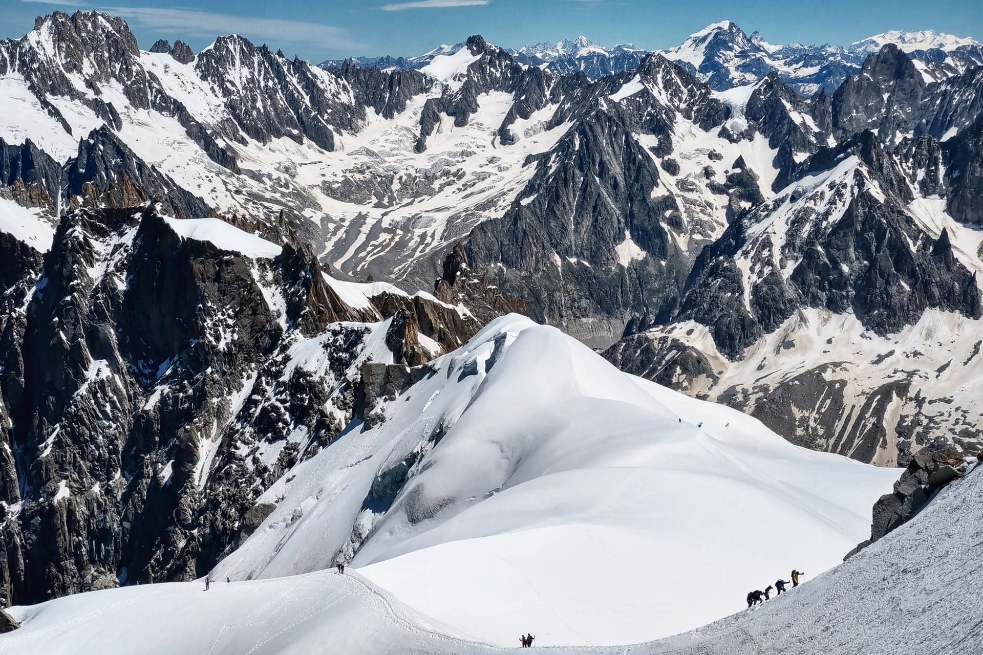 Suche nach vermissten Deutschen am Mont Blanc geht weiter