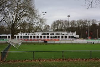 Der RheinEnergieSportpark mit dem Geißbockheim (Archivfoto): Seit über einem Jahrzehnt ringen Stadt, Verein und eine Naturschutzgruppe um dessen Zukunft.