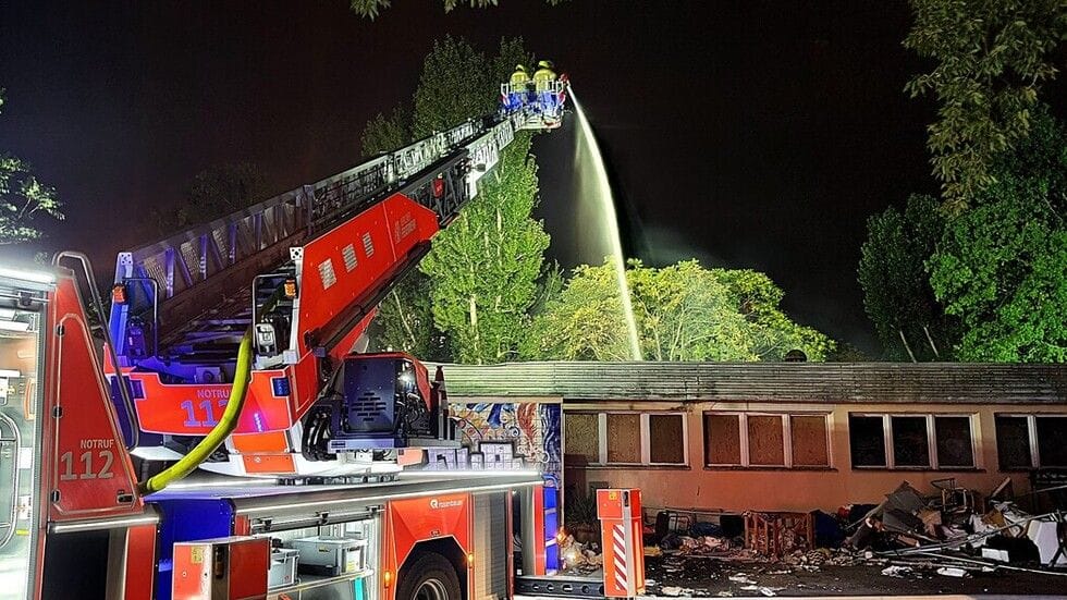 Löscharbeiten in Lichtenberg: Verletzt wurde bei dem Brand niemand.