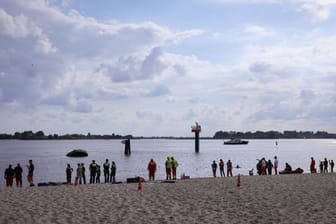 Großaufgebot sucht nach Kind in der Elbe