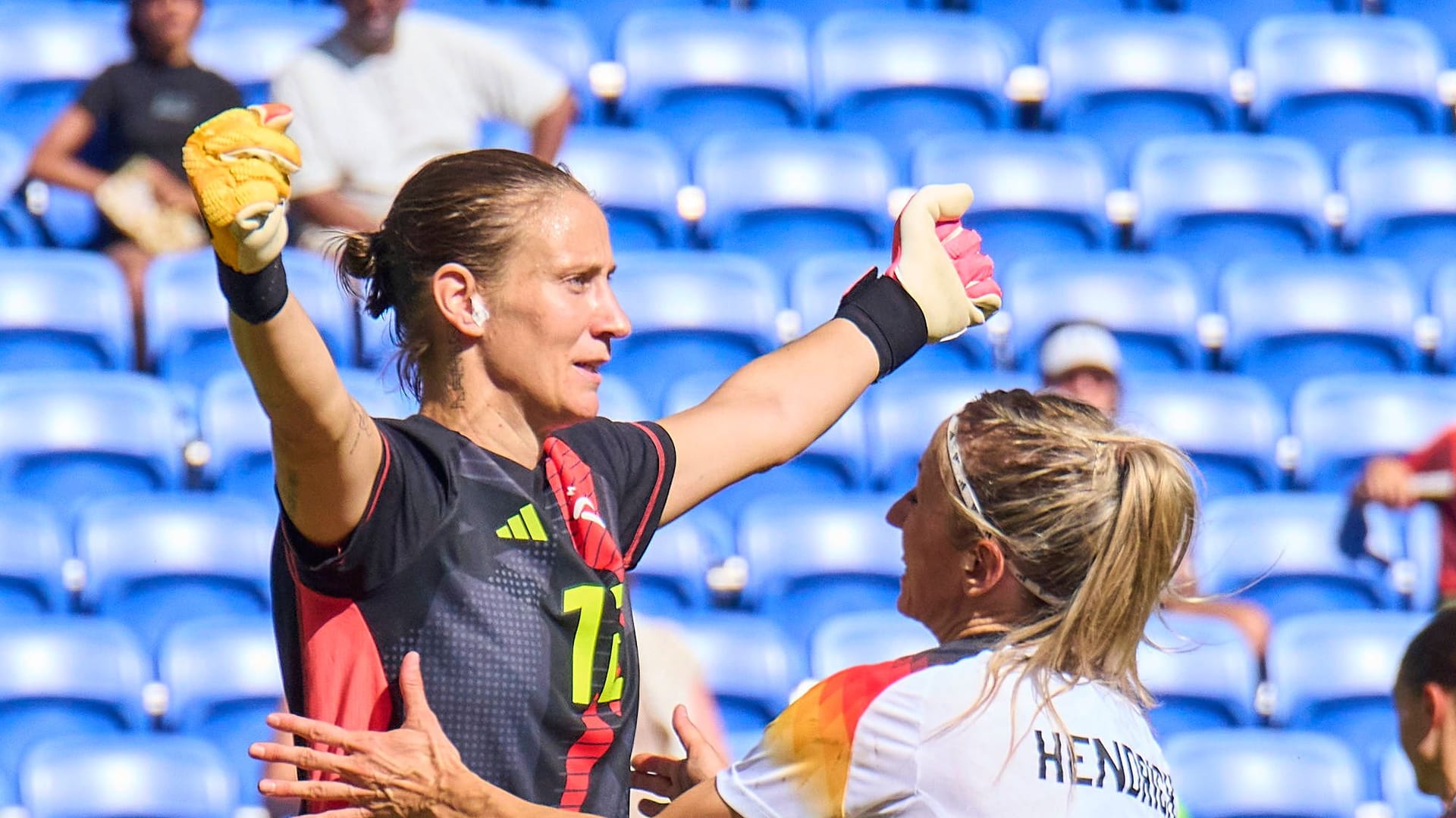 Ann-Katrin Berger (links): Sie ist Deutschlands Fußballerin des Jahres.