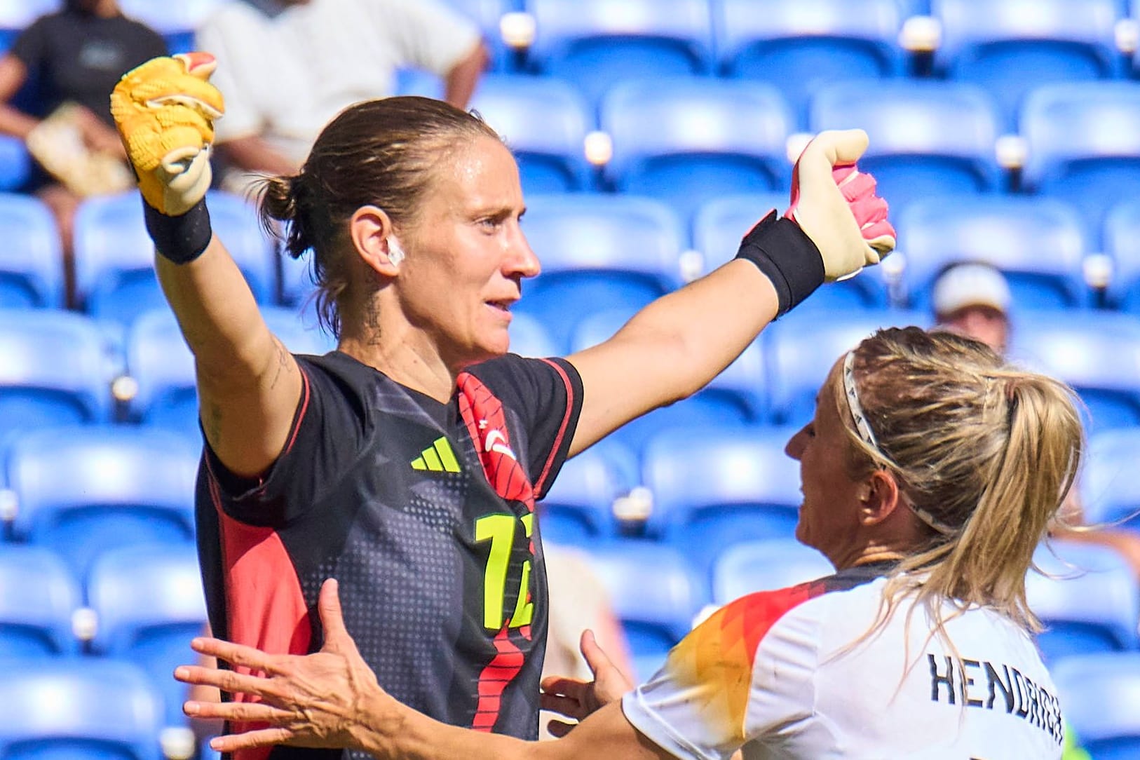 Ann-Katrin Berger (links): Sie ist Deutschlands Fußballerin des Jahres.