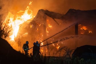 Brand in Grosserkmannsdorf: Die Feuerwehr war am Abend im Großeinsatz.