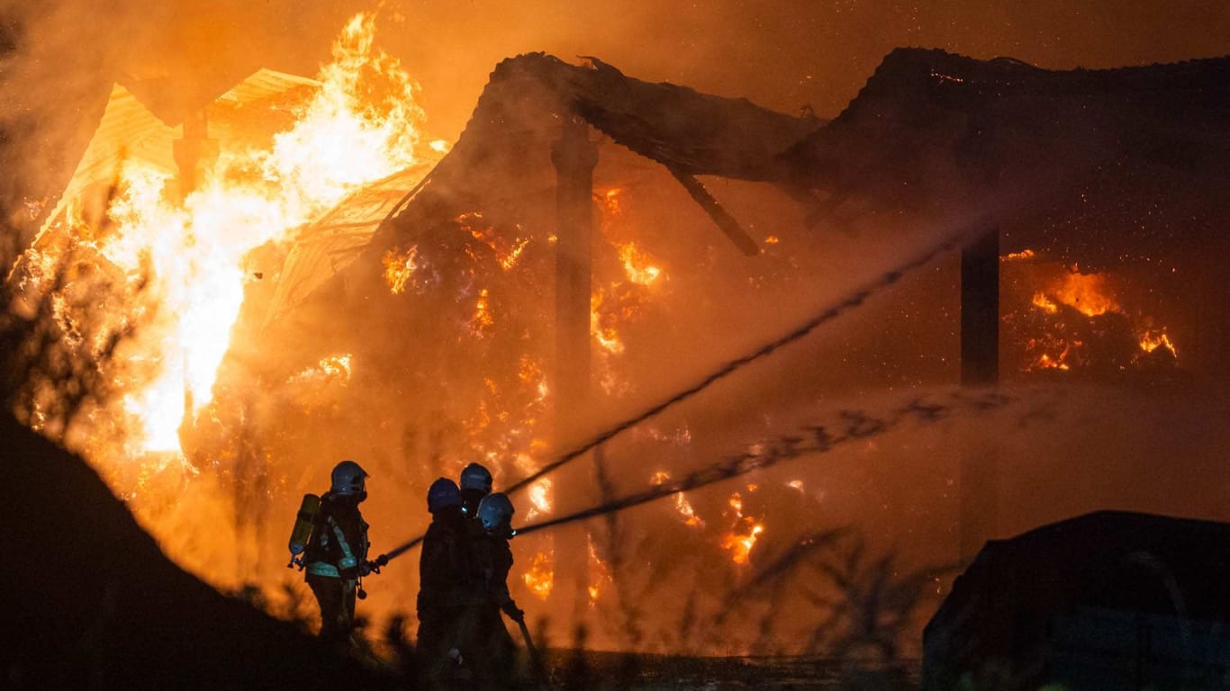 Brand in Grosserkmannsdorf: Die Feuerwehr war am Abend im Großeinsatz.