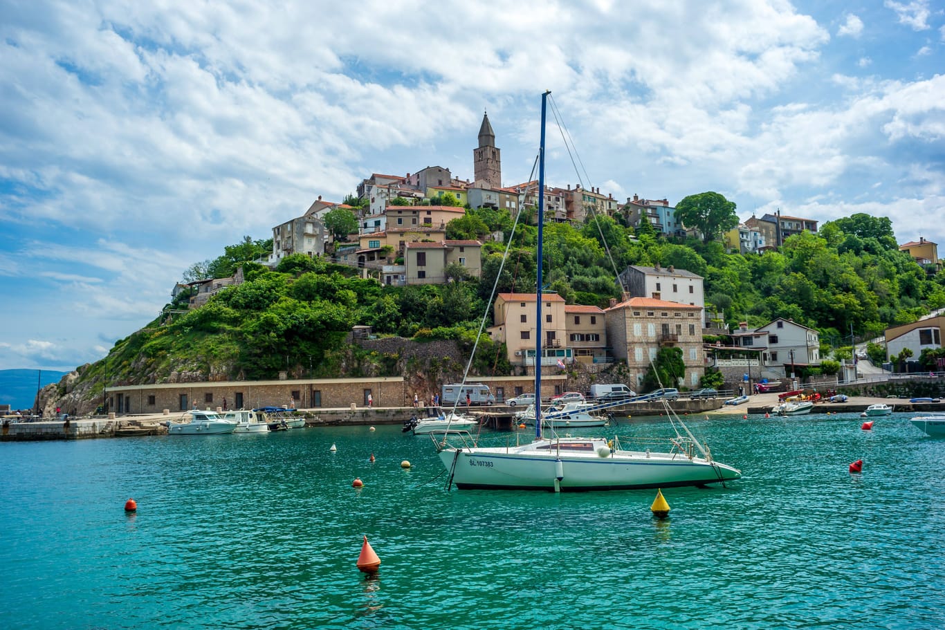 Vrbnik in der Gemeinde Krk in Kroatien (Archivbild): Umweltaktivisten befürchten Umweltverschmutzung durch das dortige LNG-Terminal.