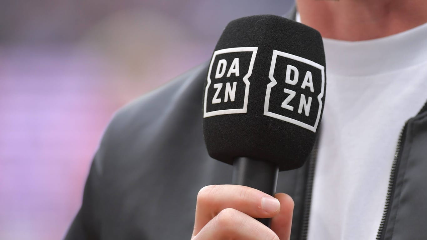 Ein DAZN-Mikrofon: Der Streamingdienst hat zu Werbezwecken einen Hack vorgetäuscht.