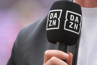 Ein DAZN-Mikrofon: Der Streamingdienst hat zu Werbezwecken einen Hack vorgetäuscht.