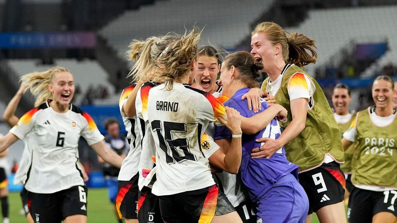 DFB-Frauen: Sie haben sich einen spannenden Kampf gegen Kanada geliefert.