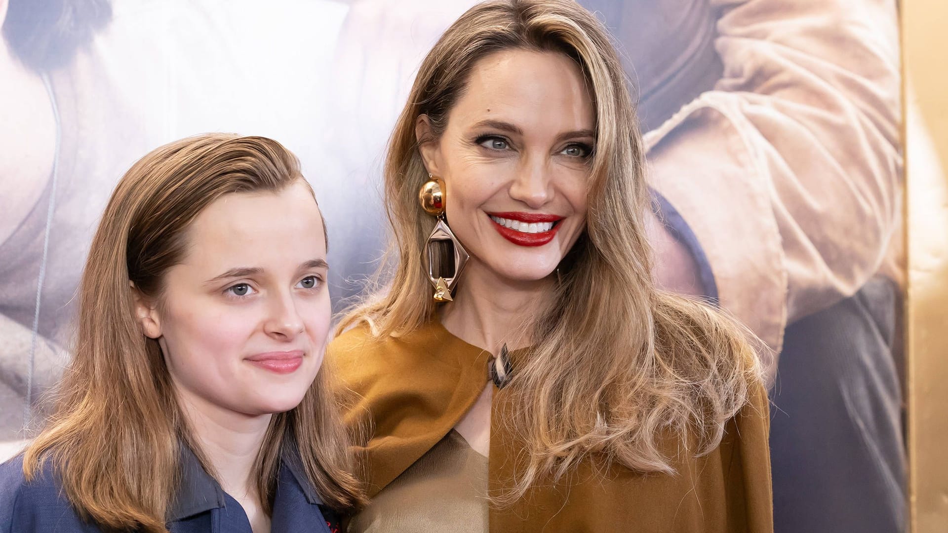 Vivienne Jolie-Pitt mit Mama Angelina Jolie bei einer Premiere in New York.