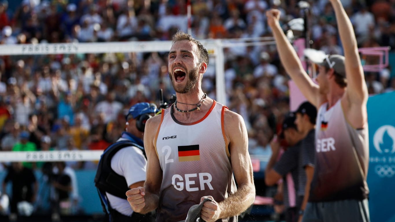 Finale! Deutschlands Beachvolleyball-Duo Wickler / Ehlers jubelt nach dem Erfolg gegen Norwegen.