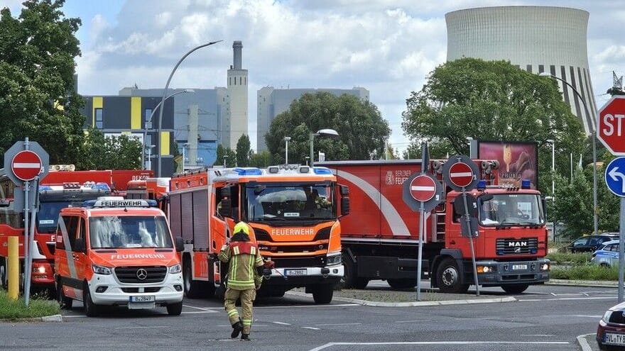 Großeinsatz in einer Fabrik in Haselhorst: Der Brand konnte jedoch schnell gelöscht werden.