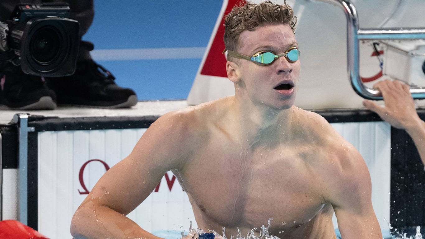 Schwimmer Leon Marchand: Der Erfolg des französischen Superstars bringt das Publikum in Paris in Wallung.