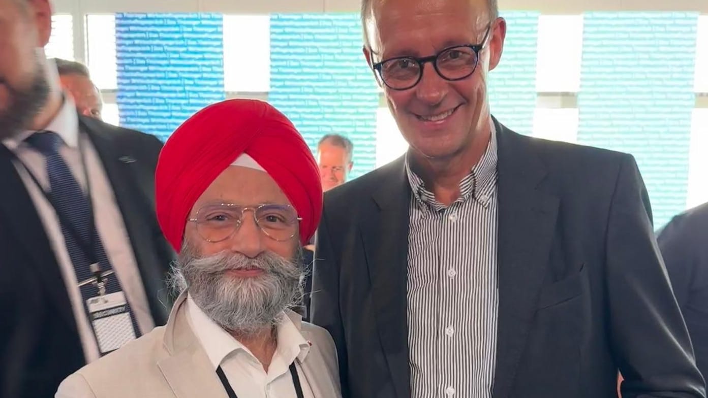 Gurdeep Singh Randhawa und Friedrich Merz.