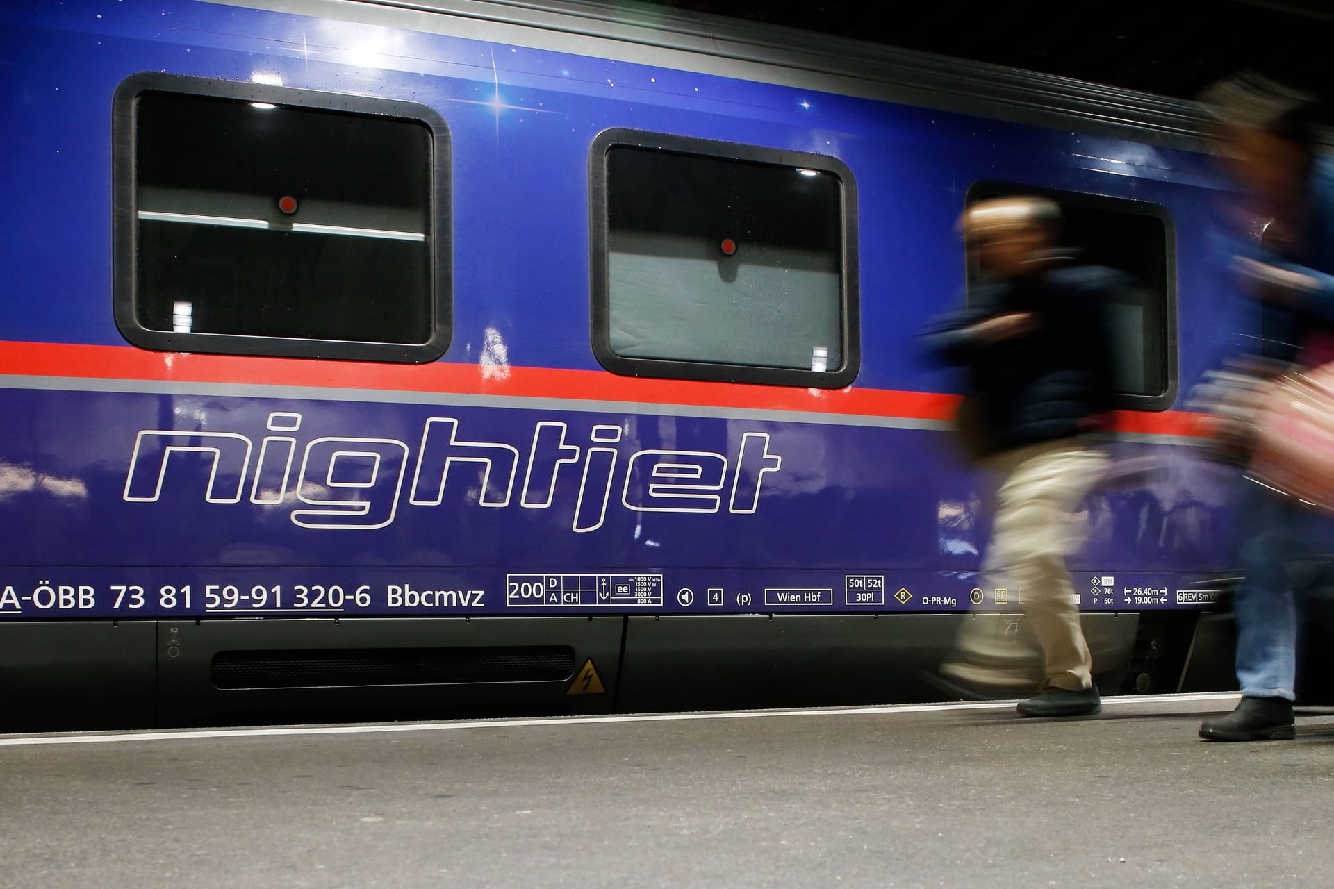 Ein Nachtzug der ÖBB (Archivbild): In den nächsten Wochen fallen einige Verbindungen aus.