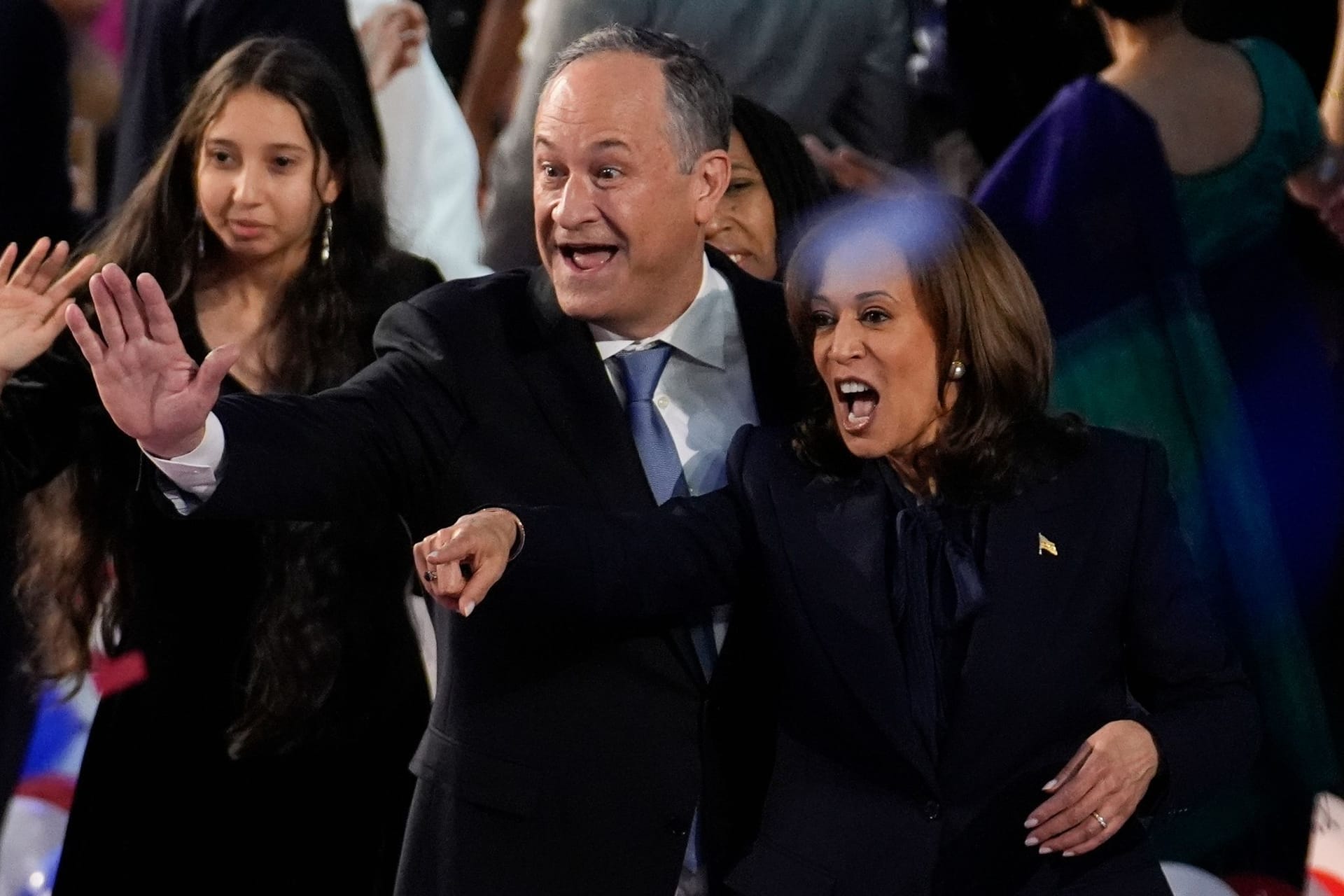 Kamala Harris (rechts) und ihr Ehemann Doug Emhoff beim Parteitag in Chicago.