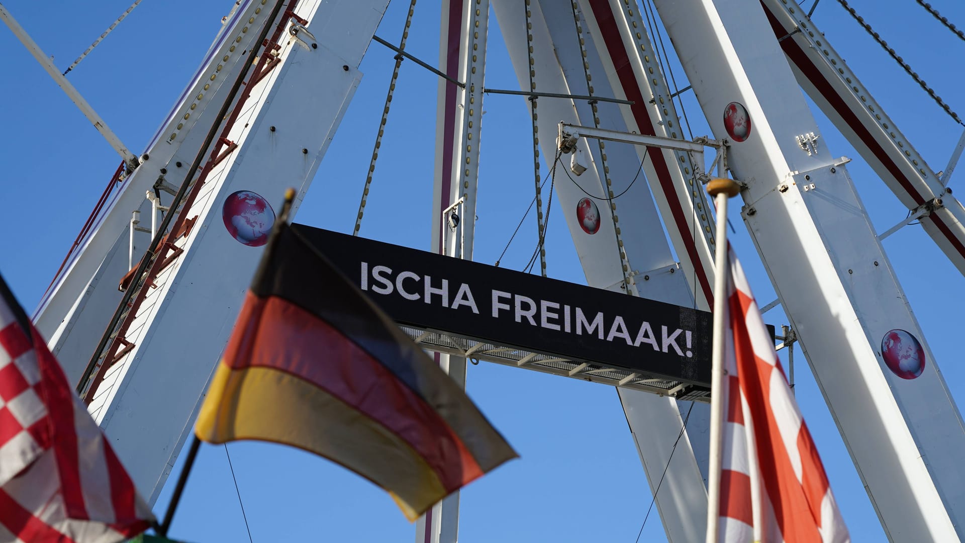 Das Riesenrad auf dem Bremer Freimarkt: Das Innenressort überprüft die Sicherheitsvorkehrungen in der Hansestadt.