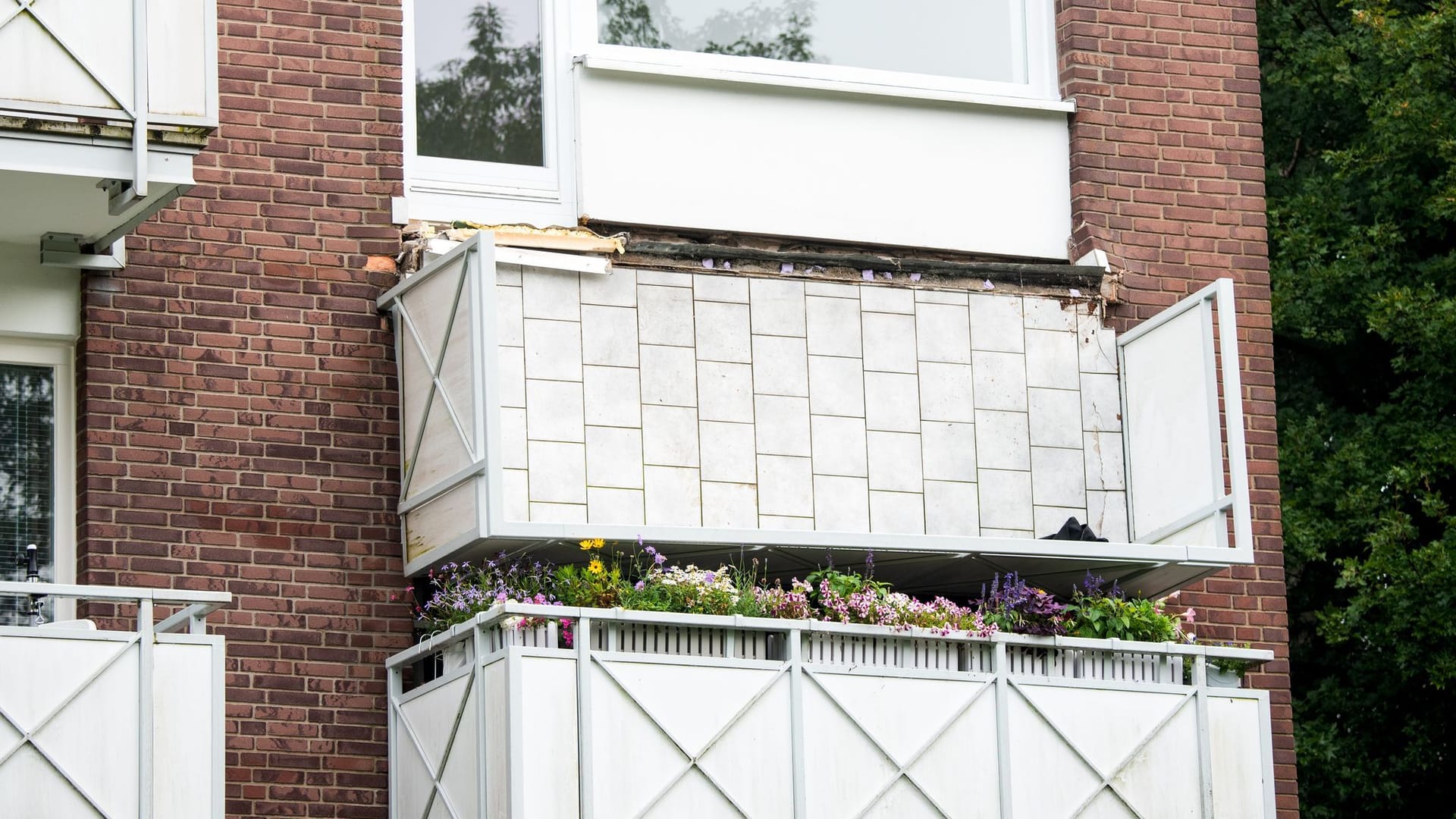 Balkon bricht in Hamburg ab - Sechs Menschen verletzt